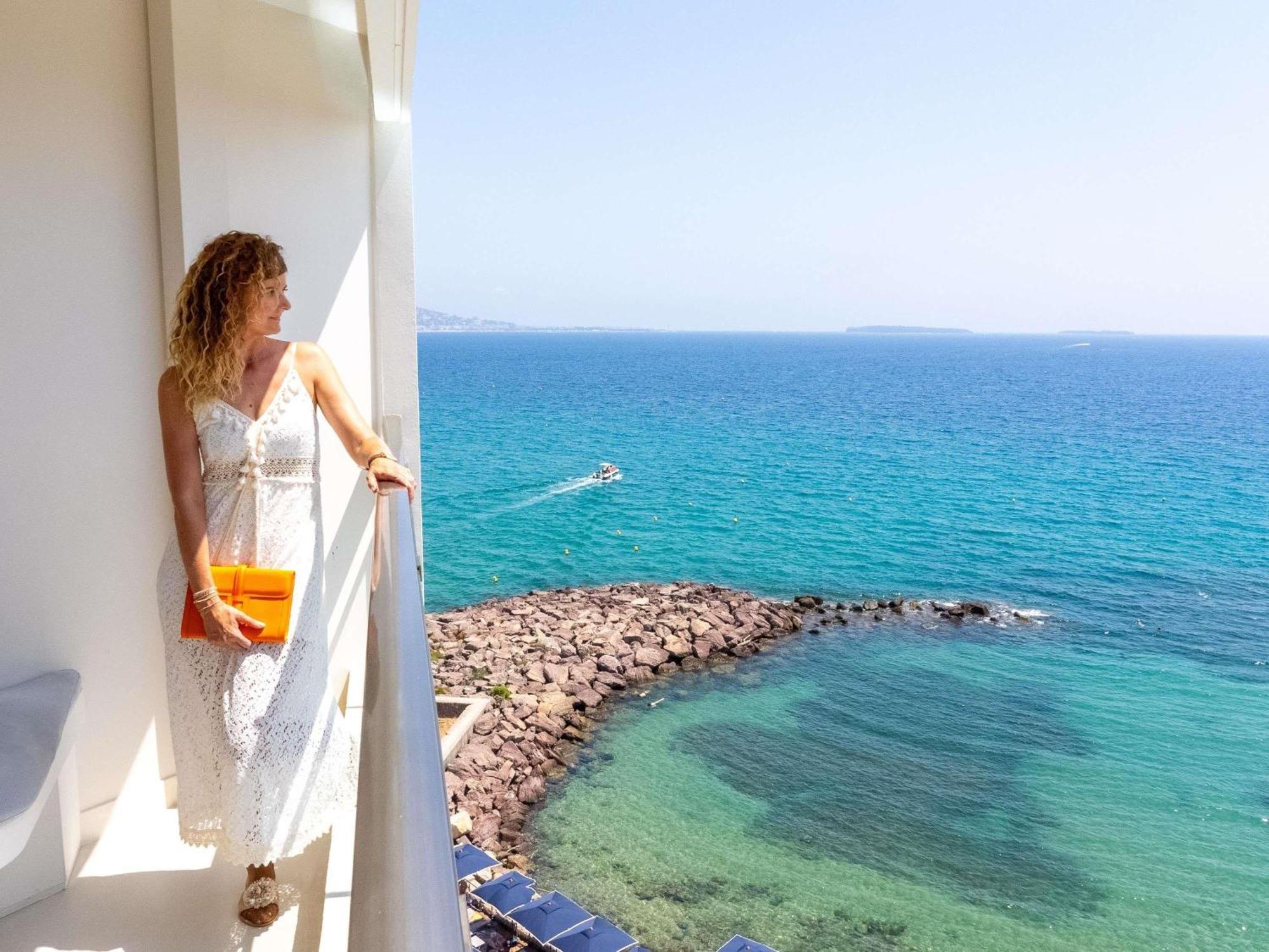 Superior Suite One King Bed panoramic vie w of the sea Bay of Cannes terraces