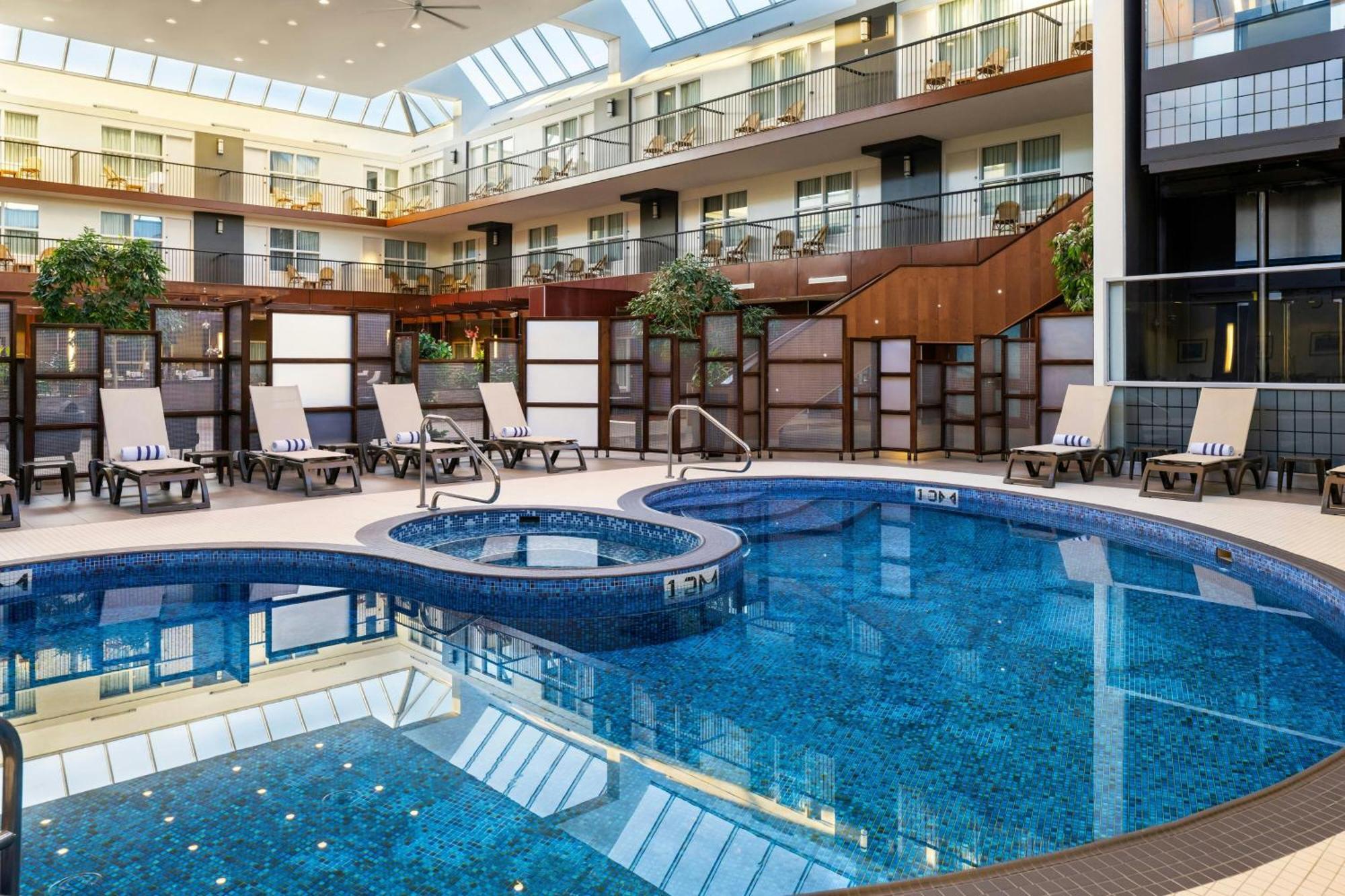 Deluxe Queen Room Two Queen Beds Atrium View Poolside
