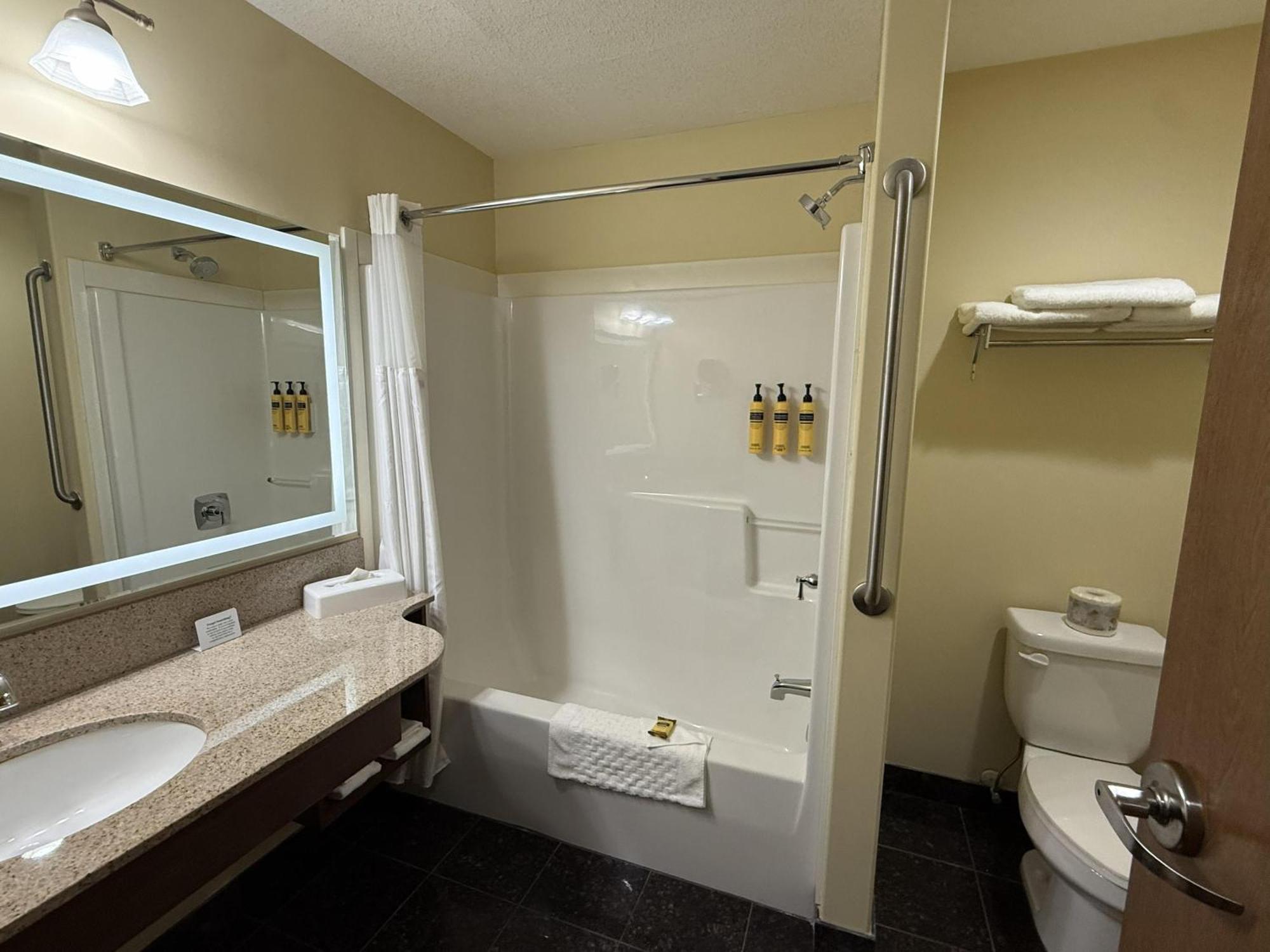 Queen Room with Two Queen Beds - Pet Friendly/Non-Smoking