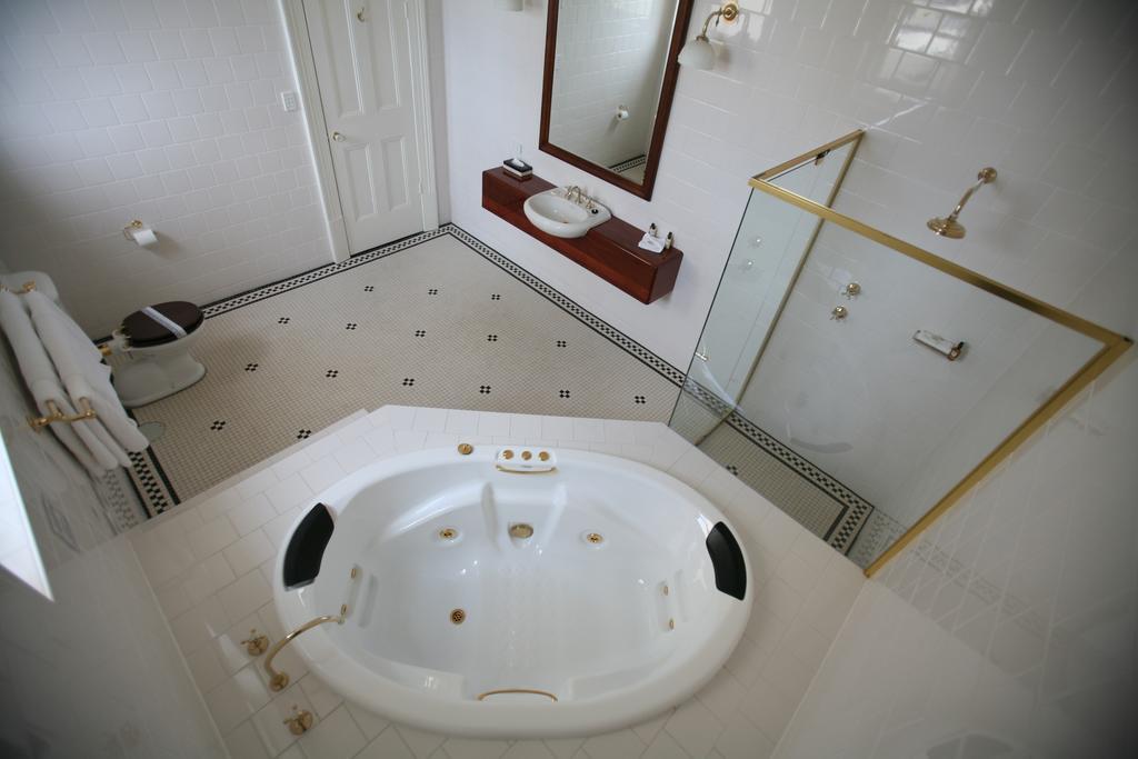Executive Heritage Two-Bedroom Spa Suite,213678662:JPEG