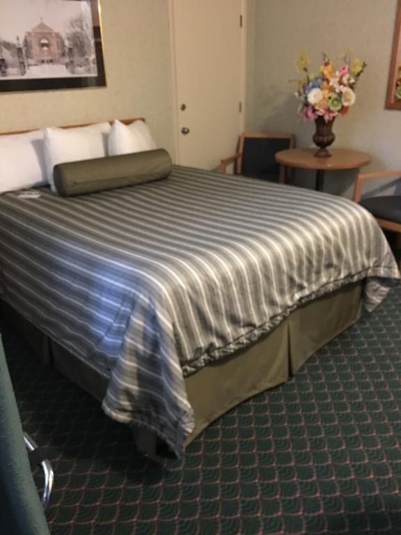 Deluxe Queen Room - Non-Smoking