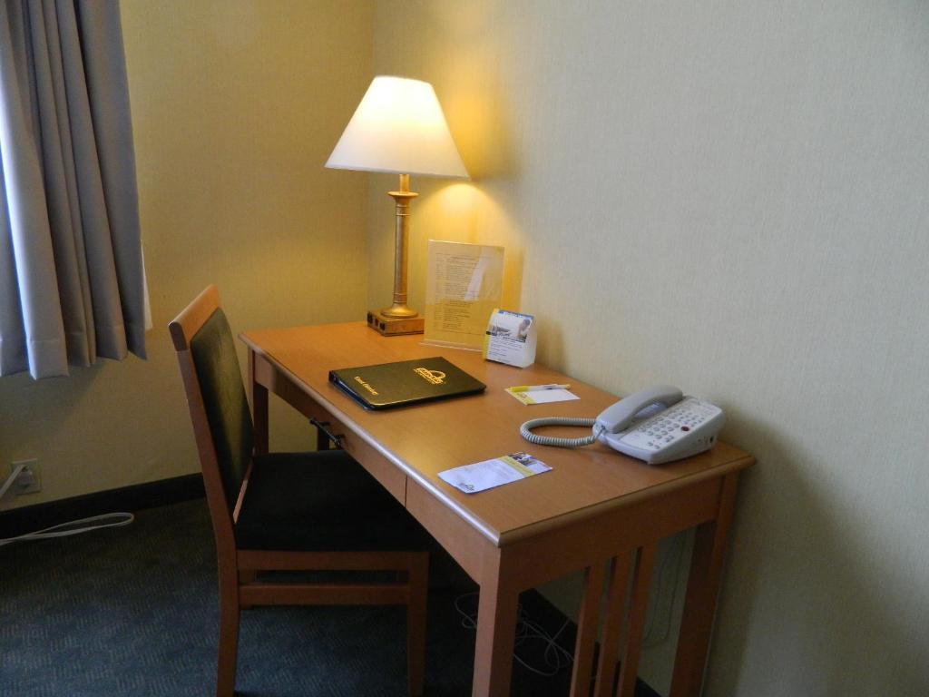 Deluxe Queen Room - Non-Smoking