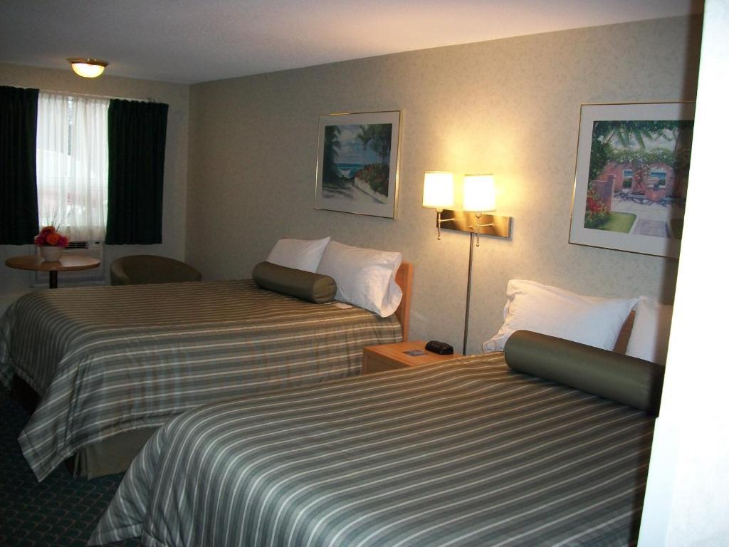 Queen Room with Two Queen Beds - Non-Smoking