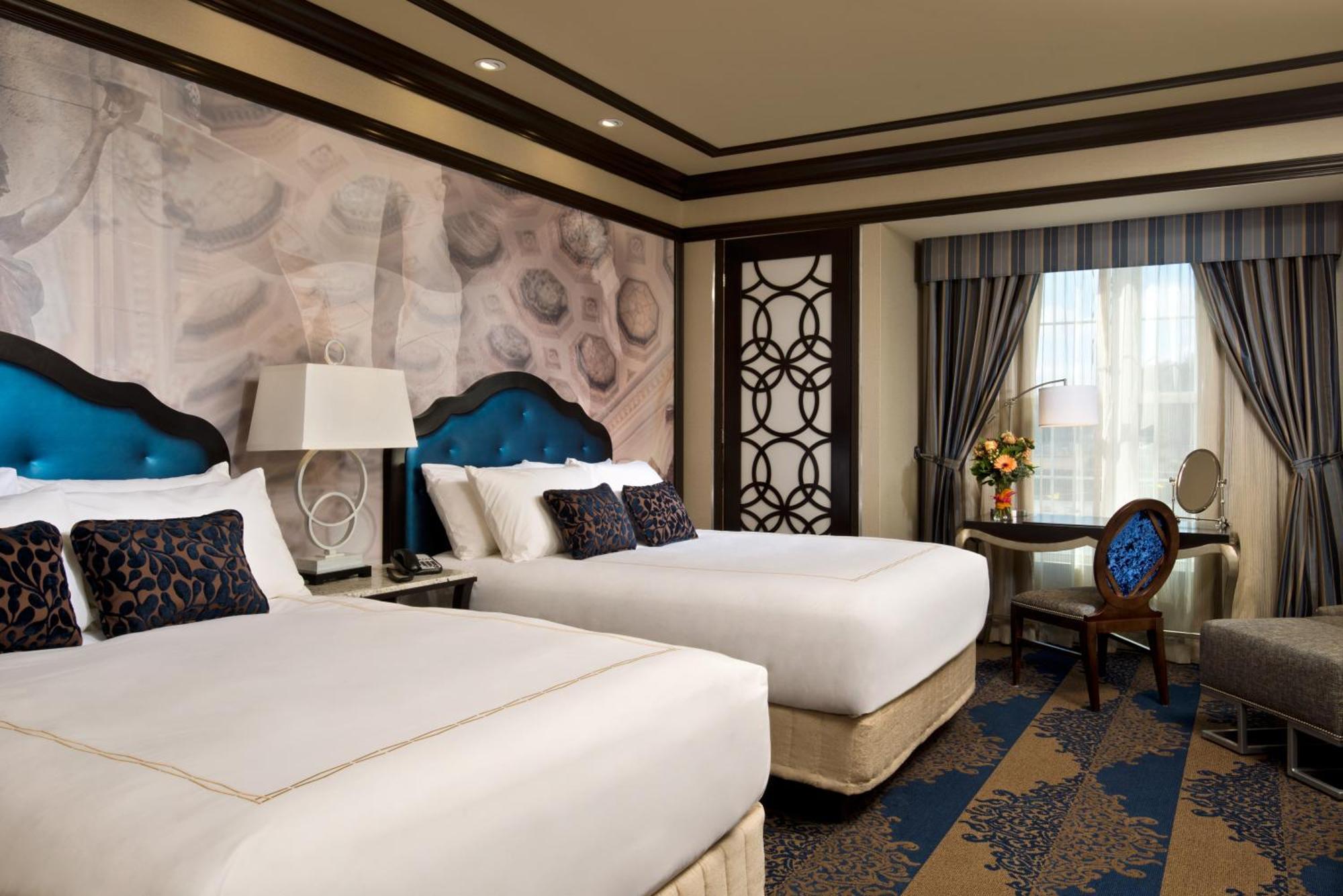 Standard Double Queen Room with Tub,506699757:JPEG