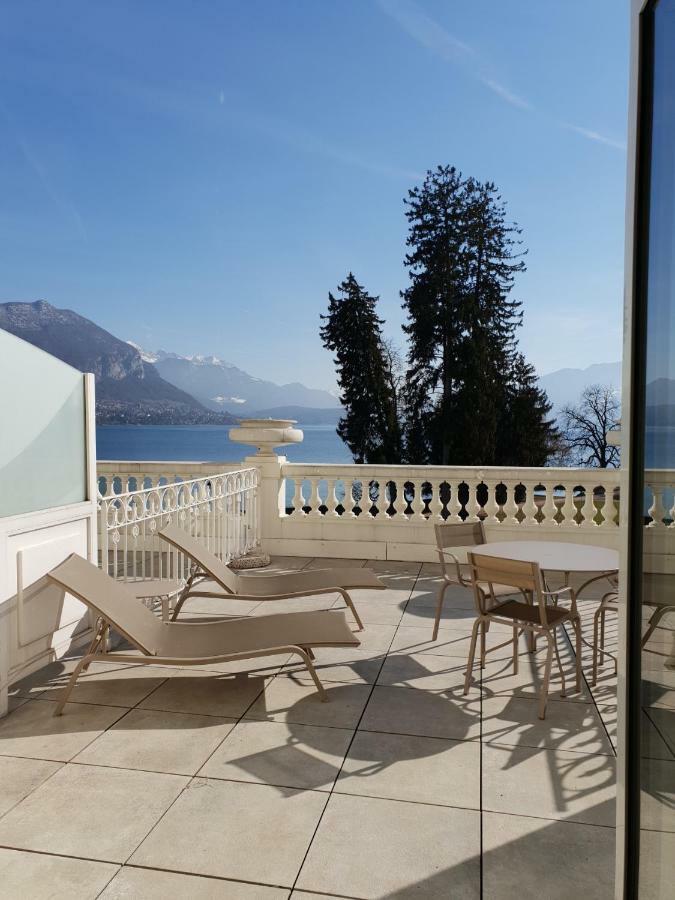 Chambre Lac Deluxe avec Terrasse - Accès au Spa Inclus - Réservation Nécessaire