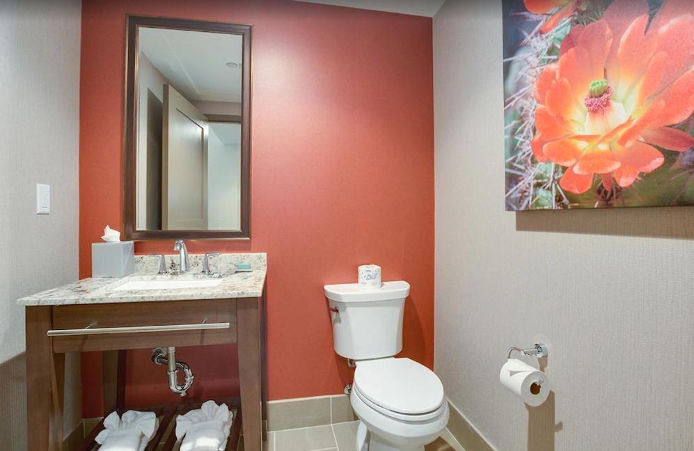 King Suite,932223748:JPEG