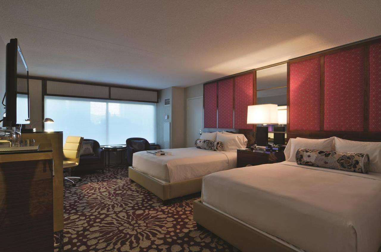 Executive King Suite Grand Queen Room,975896686:JPEG
