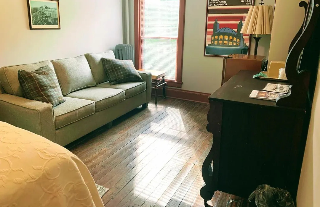 Lakeside Inn-1