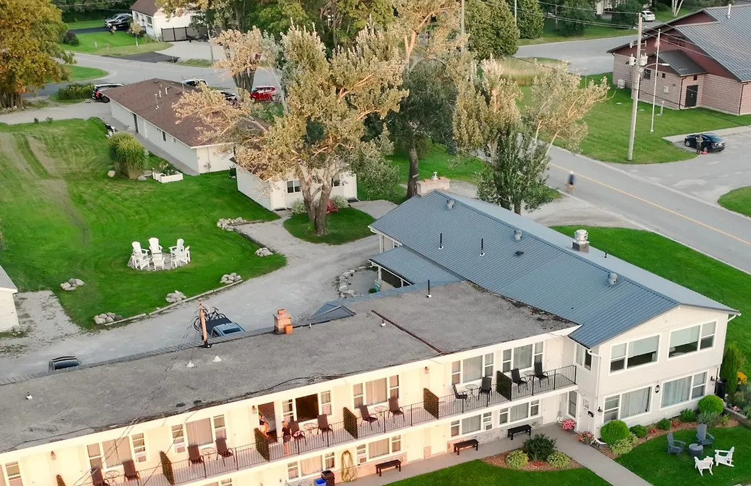 Lakeside Inn-1