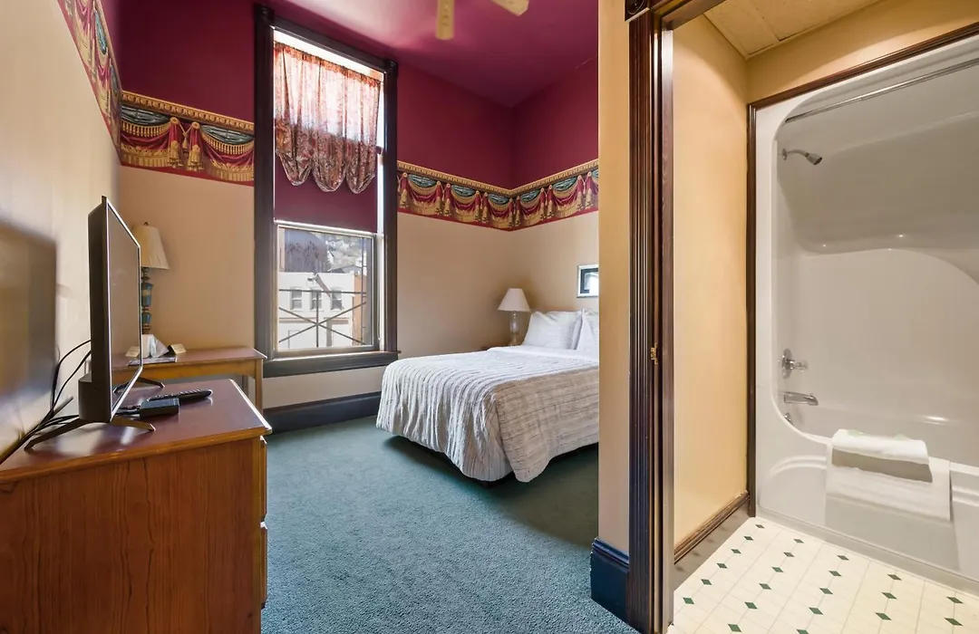 Historic Iron Horse Inn - Deadwood-1