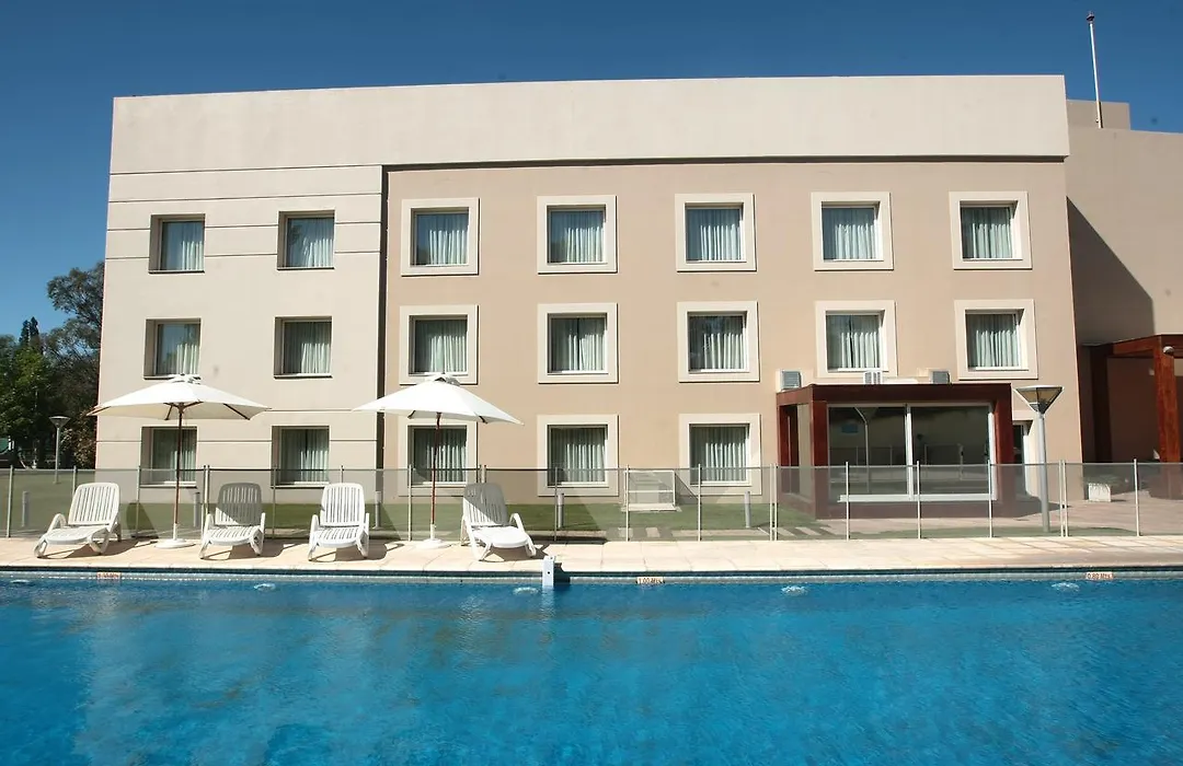 Howard Johnson Rio Cuarto Hotel y Casino-1