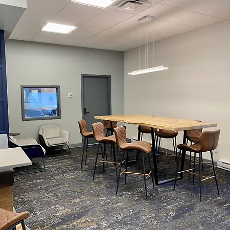 Howard Johnson By Wyndham Winnipeg West-2