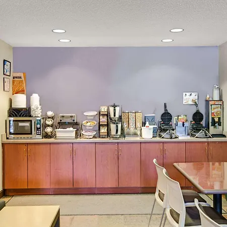 Microtel Inn & Suites By Wyndham Cherokee-2