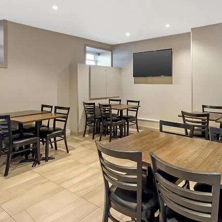 Quality Inn Centre-Ville-3