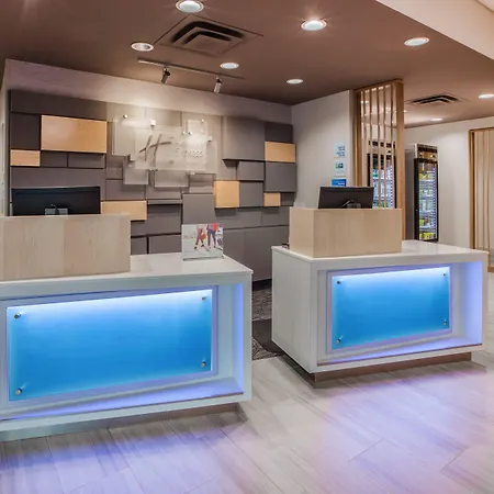 Holiday Inn Express & Suites - Dallas Market Center By Ihg-2