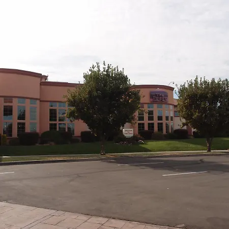 The Lodge At Rolling Hills Casino & Resort-3