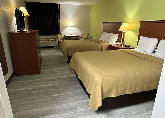 Baymont By Wyndham Omaha Sw Hotel