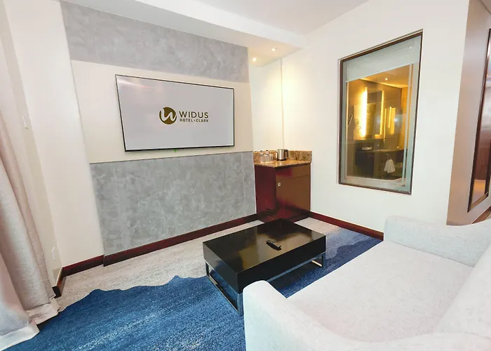 Widus Hotel Clark Clark Field